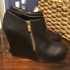Jessica Simpson black booties